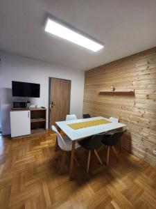 Nhà bếp/bếp nhỏ tại Ferienwohnung Reich