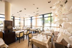 Restaurace v ubytování Luz Del Mar