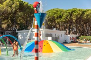 a group of children playing in a water park at Camping Alannia Neptuno in Pals