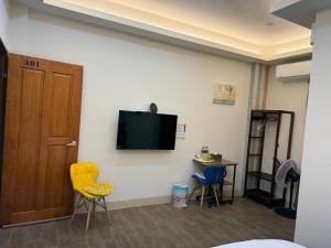 Una televisión o centro de entretenimiento en Yu Shou Hao Hsien Guesthouse