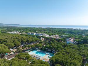 an aerial view of a resort with a swimming pool at Camping Neptuno in Pals