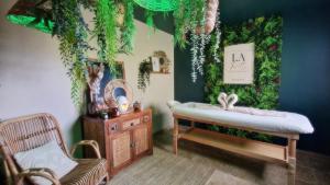 a room with a green wall with a bed and a chair at La Love - Love room Marseille in Marseille