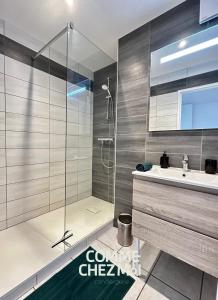 a bathroom with a shower and a sink at Appartement Nancy Thermal 6 personnes avec Garage in Nancy