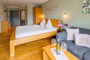 Postel nebo postele na pokoji v ubytování Main-Vinotel Weingut Helmstetter