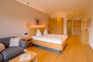 Postel nebo postele na pokoji v ubytování Main-Vinotel Weingut Helmstetter