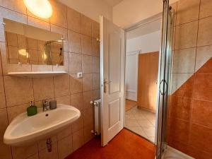 Koupelna v ubytování Akácfa B&B