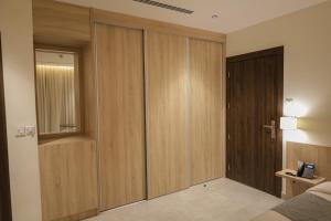 Postel nebo postele na pokoji v ubytování ISHQ Hotel