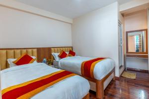 Postel nebo postele na pokoji v ubytování OYO 826 Hotel Hira Palace