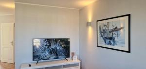 TV a/nebo společenská místnost v ubytování Urlaubstraeume-Am-Meer-Wohnung-3-9