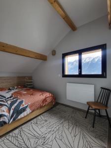 Ένα ή περισσότερα κρεβάτια σε δωμάτιο στο Chalet de montagne, Piscine avec vue et bain nordique