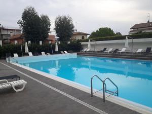 Πισίνα στο ή κοντά στο RIVIERA PALACE - TRILO SEA FRONT- Narramondo Villas