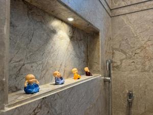 a group of rubbericans sitting on a shelf in a bathroom at Hotel Sundarai Lodging in Jāmkhed +46 photos