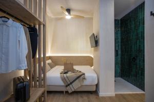 Postel nebo postele na pokoji v ubytování Nomad Haux Mestalla Room 101