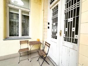 Fotografia z galérie ubytovania Large Peaceful 1BR Apt in Central Budapest - Yellow House v Budapešti