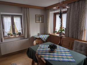 Ruang duduk di Gästehaus Stoanerhof
