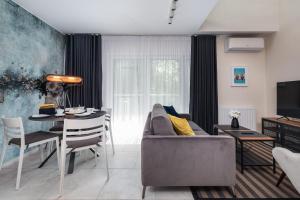 Posezení v ubytování Coast Apartment Close to the Beach with Parking & Balcony by Noclegi Renters