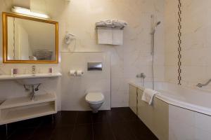 Koupelna v ubytování Hotel Hoffmeister