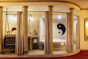 Koupelna v ubytování Hotel Hoffmeister + 37 fotografií