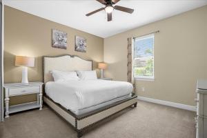 a bedroom with a bed and a ceiling fan at GREAT HOUSE Near Disney, Private Pool in Orlando +39 photos
