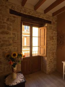 a room with a door and a vase with flowers on a table at Apartamento La Glorieta, Centro Denia in Denia