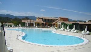 The swimming pool at or close to Le Vanille