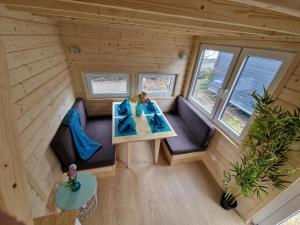 Χώρος καθιστικού στο Tiny Haus bei Laacher See modernes voll ausgestattet