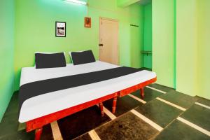 Ένα ή περισσότερα κρεβάτια σε δωμάτιο στο Hotel O RK HOTEL