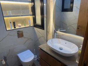 Koupelna v ubytování Jawhra2 + 10 fotografií