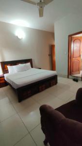 Postel nebo postele na pokoji v ubytování Sunrise Guest House F-6