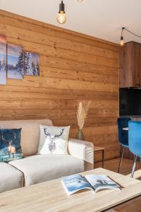 Χώρος καθιστικού στο Apartment Borealis, Alpe d Huez - by EMERALD STAY +36 φωτογραφίες