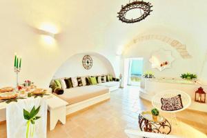 A seating area at Stellaris Suite con Jacuzzi Vista Mare