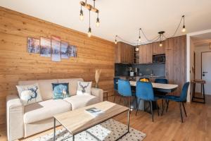 Η κουζίνα ή μικρή κουζίνα στο Apartment Borealis, Alpe d Huez - by EMERALD STAY
