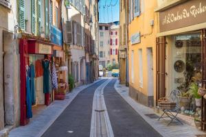 Η γειτονιά γύρω από ή μία γειτονιά κοντά σε αυτό το διαμέρισμα