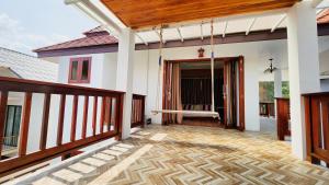 Balkón nebo terasa v ubytování Baan Bhuwann Holiday Apartment