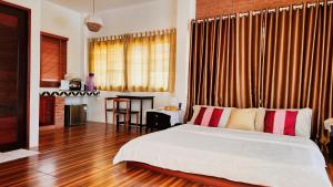 Postel nebo postele na pokoji v ubytování Baan Bhuwann Holiday Apartment