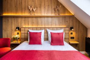 Ліжко або ліжка в номері Hotel du Commerce
