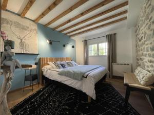a bedroom with a bed and a desk in it at Maison mado-lily in Bidos +35 photos