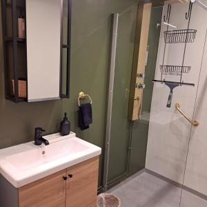 a bathroom with a sink and a shower at Åbergs Gård - BnB Orsa Åberga in Kallmora