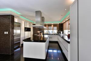 Imagen de la galería de La Casa Piu Bella where the customer is king, en Palm-Eagle Beach