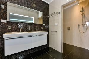 Imagen de la galería de La Casa Piu Bella where the customer is king, en Palm-Eagle Beach