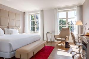 Postel nebo postele na pokoji v ubytování NH Collection Brussels Grand Sablon