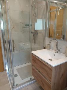 Łazienka w obiekcie Haus Flora - Ferienwohnung Bodensdorf