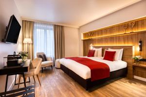 Ліжко або ліжка в номері Hotel du Commerce