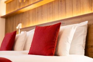 Ліжко або ліжка в номері Hotel du Commerce