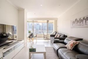 Χώρος καθιστικού στο Stunning Darling Harbour View Apartment & Parking