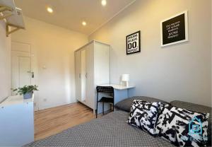 Krevet ili kreveti u jedinici u okviru objekta Walezy Room - Peaceful Retreat, 10 Minutes to Gdańsk Old Town & Seaside