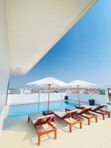 Bazén v ubytování Angkor Channary Hotel nebo v jeho okolí