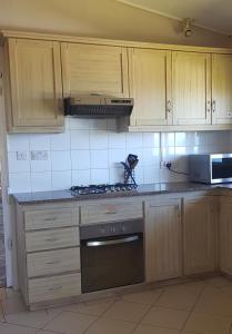 Dapur atau dapur kecil di Flamboyant Ocean View - ex Hillside Haven