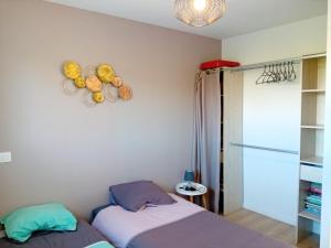 two beds sitting next to each other in a bedroom at La Maison du Lividig 3 étoiles OT29 in Brignogan-Plages