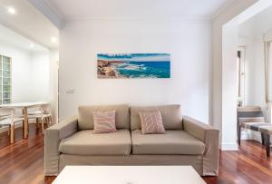 Χώρος καθιστικού στο Bilbao Port III by Aston Rentals